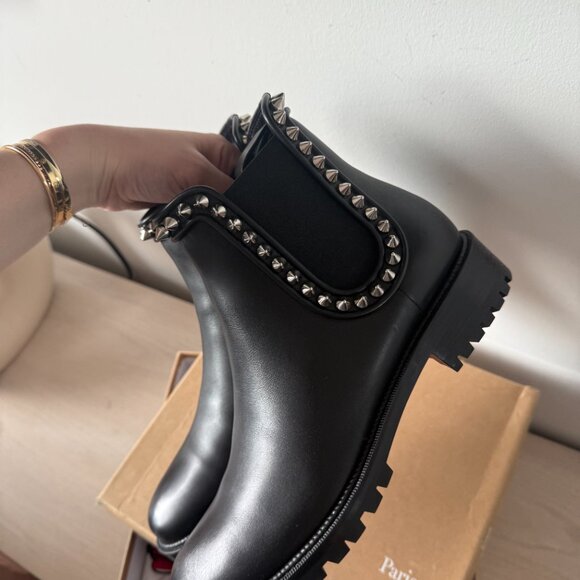 NWT Christian Louboutin Capahutta Chelsea Boots Black Calf Leather Silver Spikes - Picture 9 of 11
